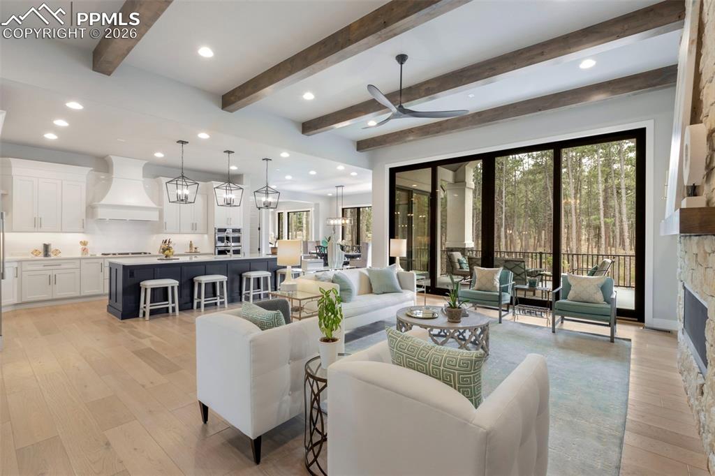 Image 7 of 50: Entry