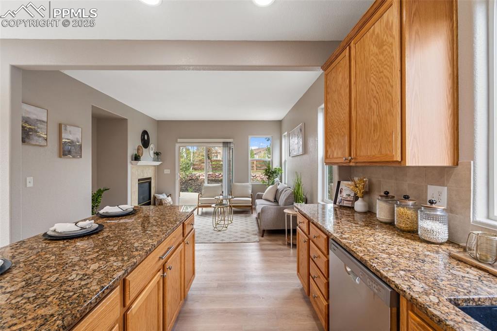 Image 14 of 50: Kitchen