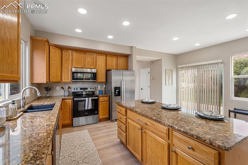 Image 17 of 50: Kitchen