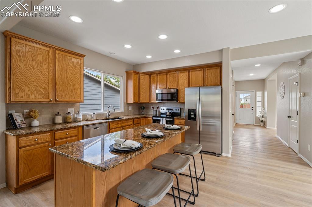 Image 18 of 50: Kitchen