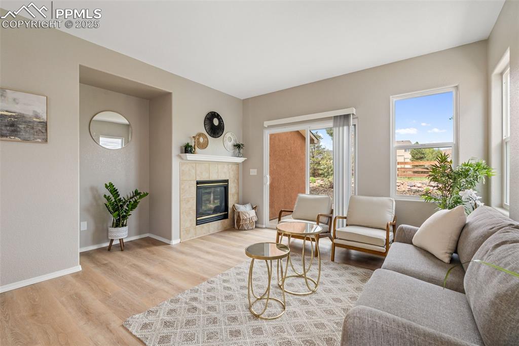 Image 20 of 50: Living Room