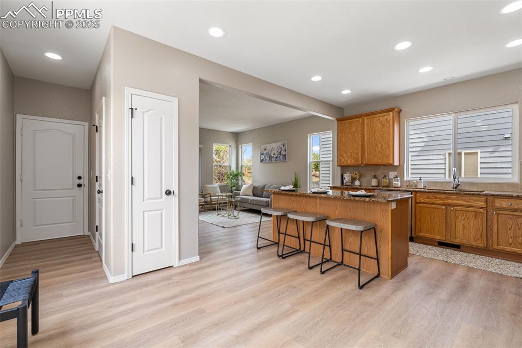 Image 22 of 50: Kitchen