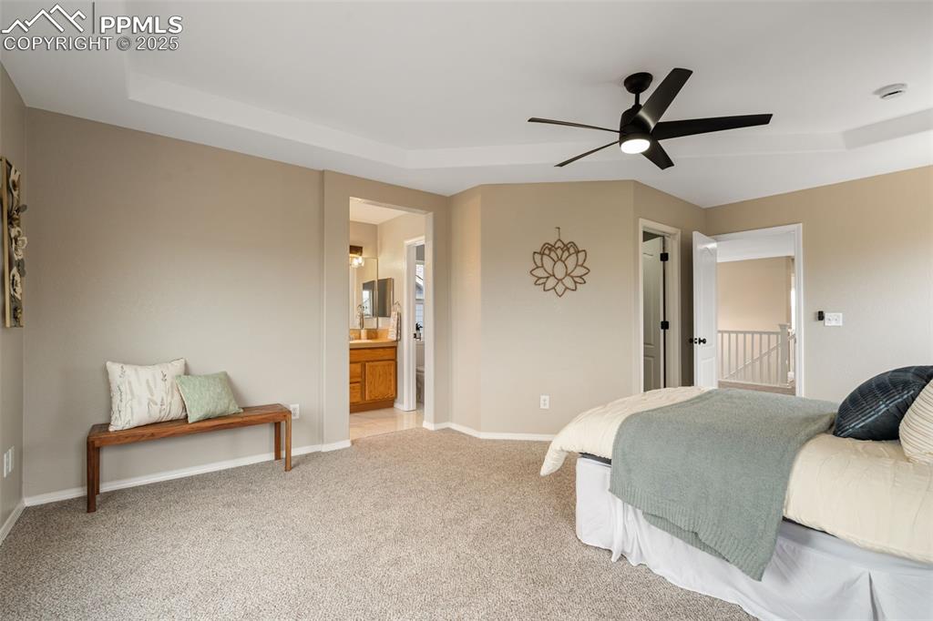 Image 33 of 50: Bedroom