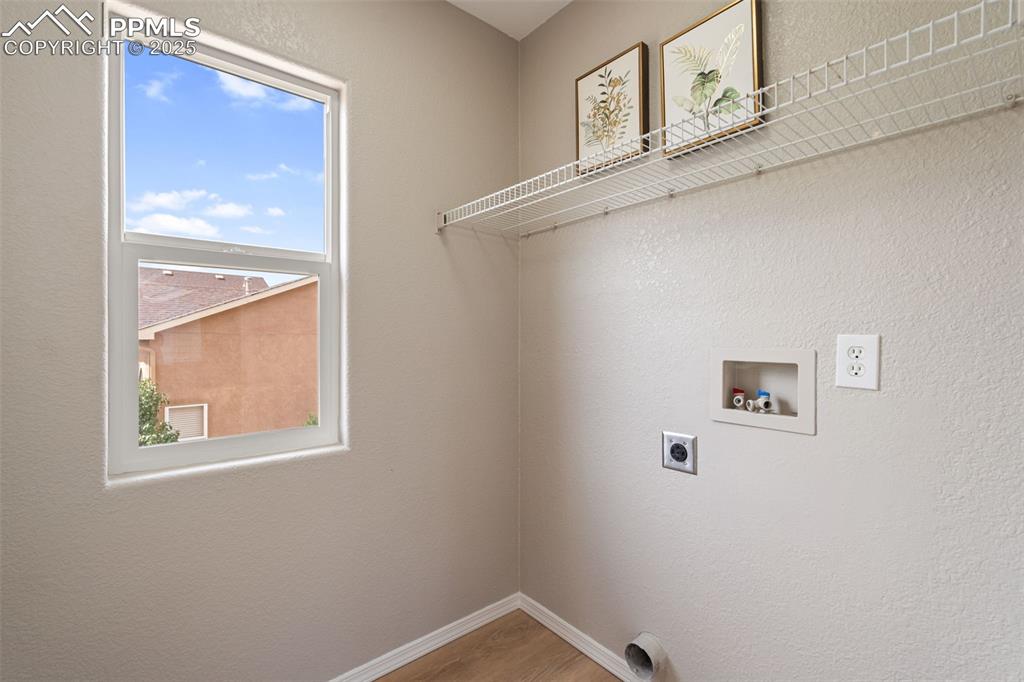 Image 39 of 50: Laundry