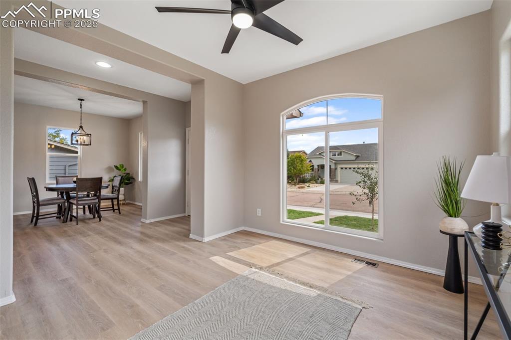 Image 8 of 50: Sitting Room