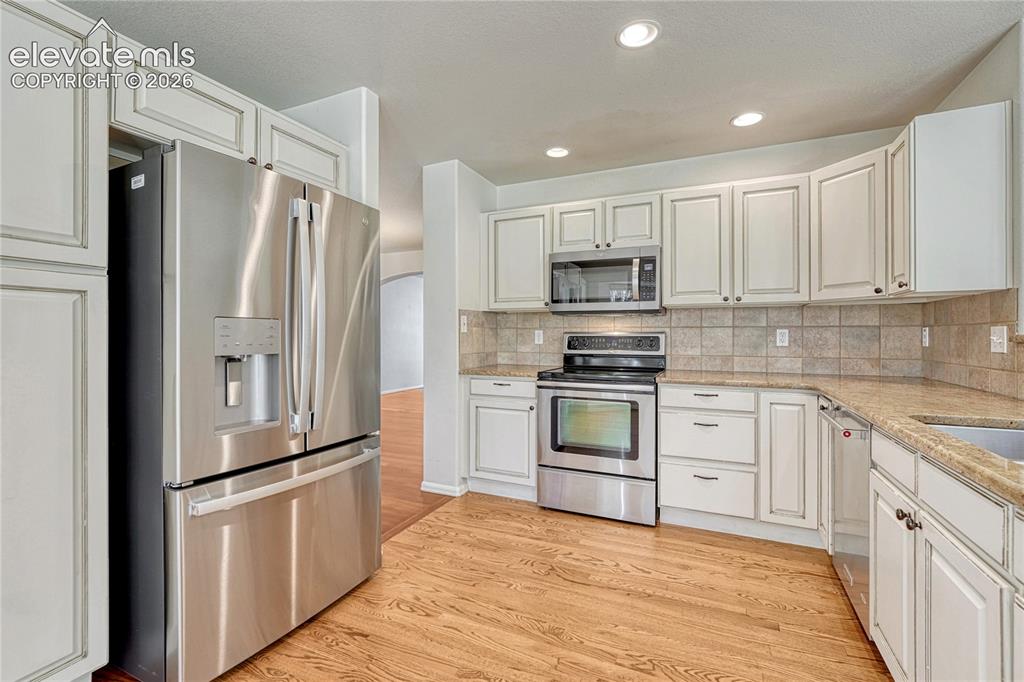 Image 13 of 47: Kitchen