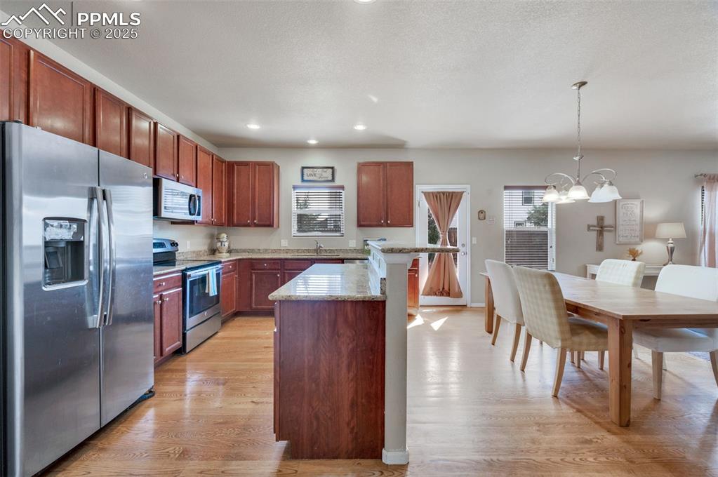 Image 16 of 46: Kitchen