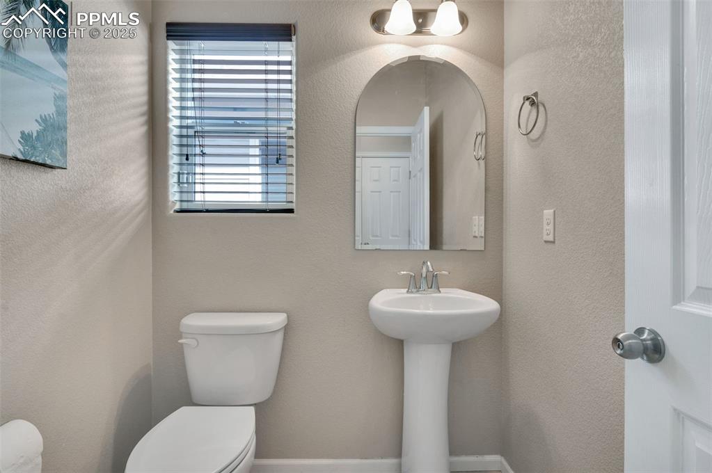 Image 18 of 46: Bathroom