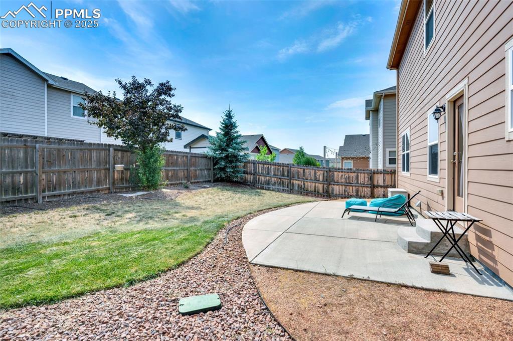 Image 42 of 46: Yard