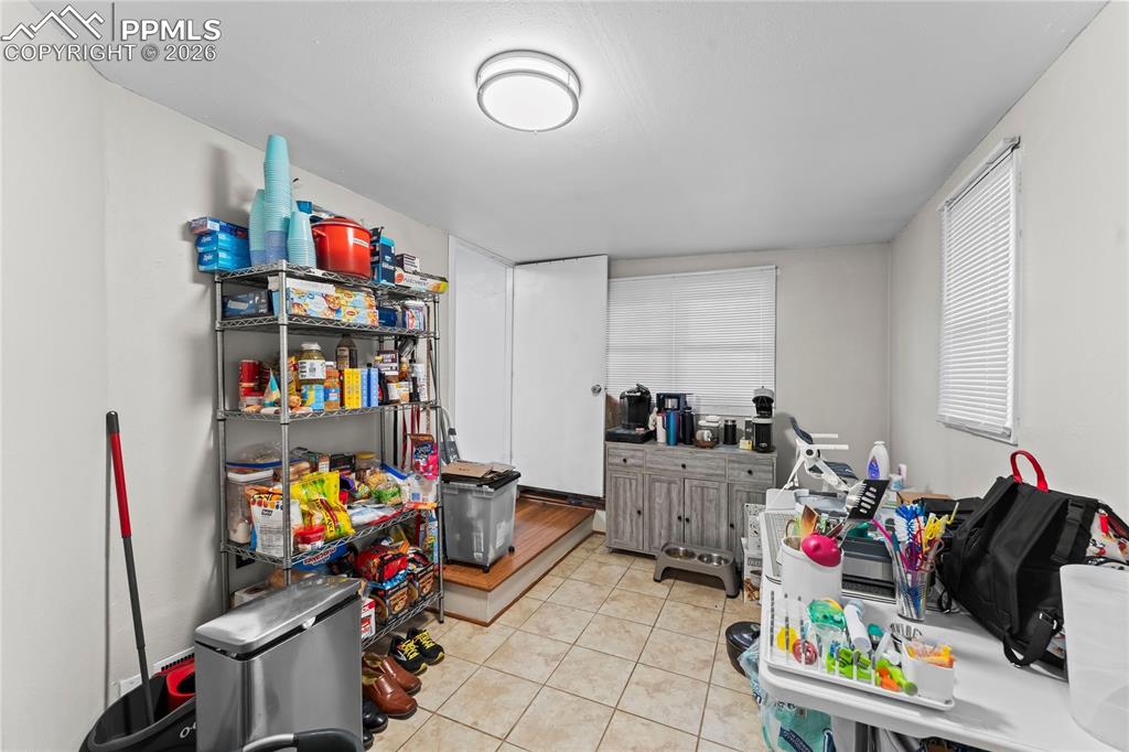 Image 26 of 38: Kitchen