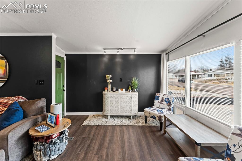 Image 4 of 38: Sitting Room