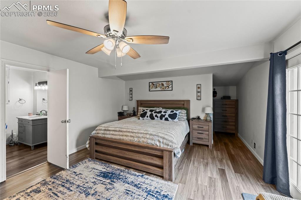 Image 9 of 38: Bedroom