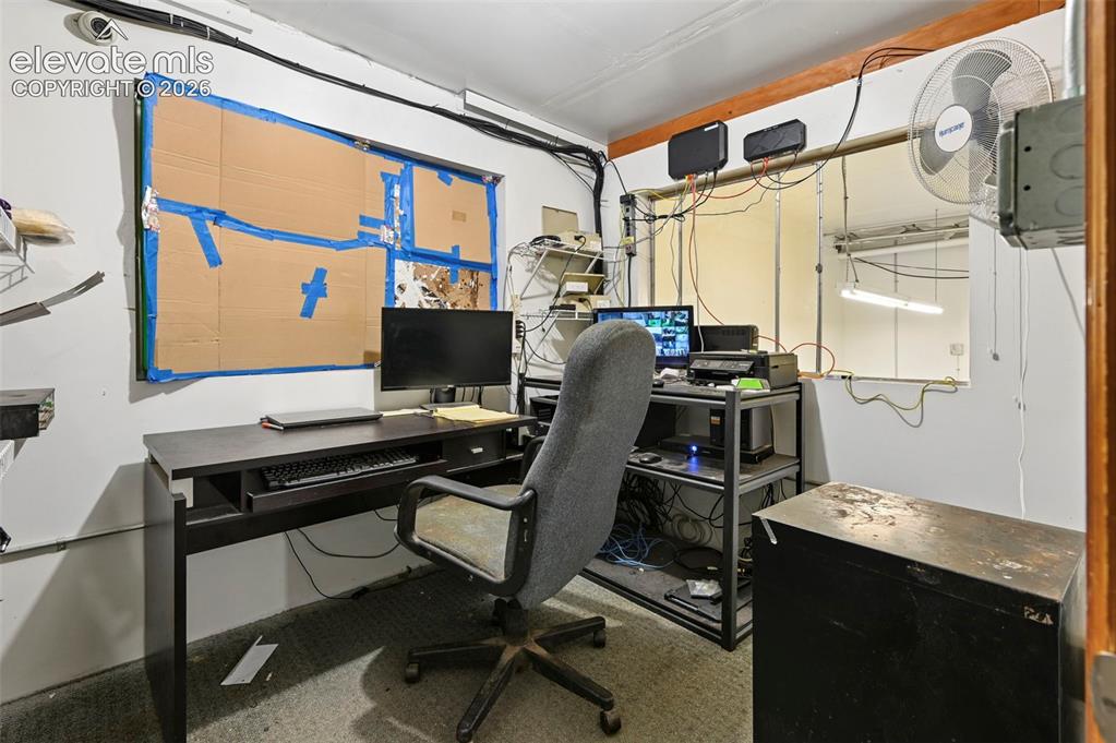 Image 19 of 28: Office