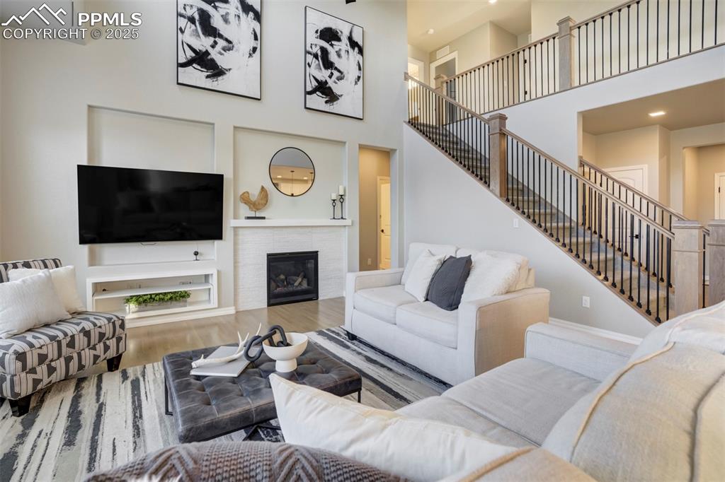 Image 3 of 50: The WOW factor right as you walk in 