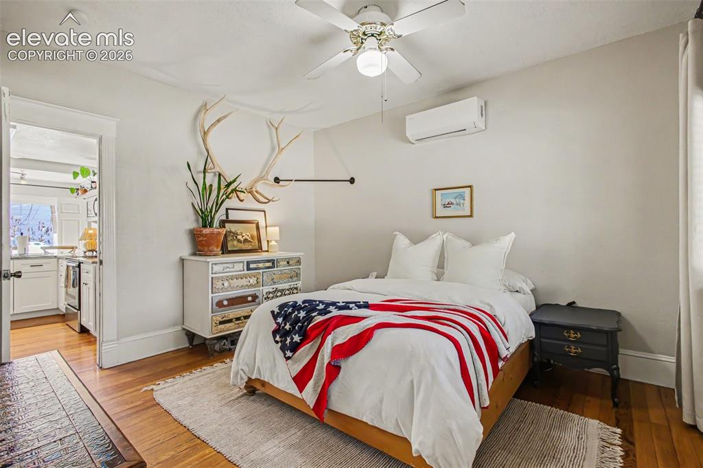 Image 10 of 21: Bedroom