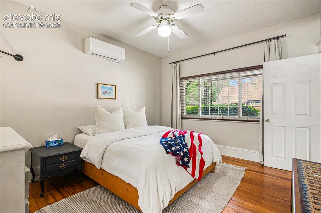 Image 11 of 21: Bedroom