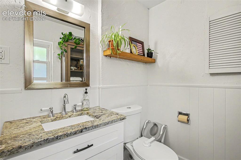 Image 12 of 21: Bathroom