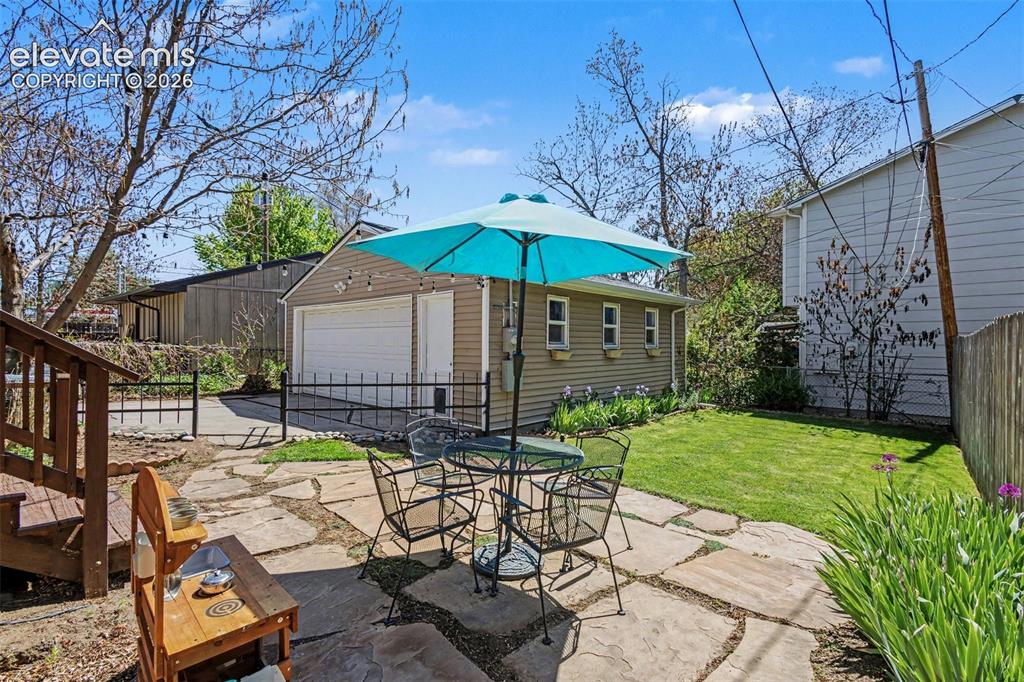 Image 19 of 21: Patio