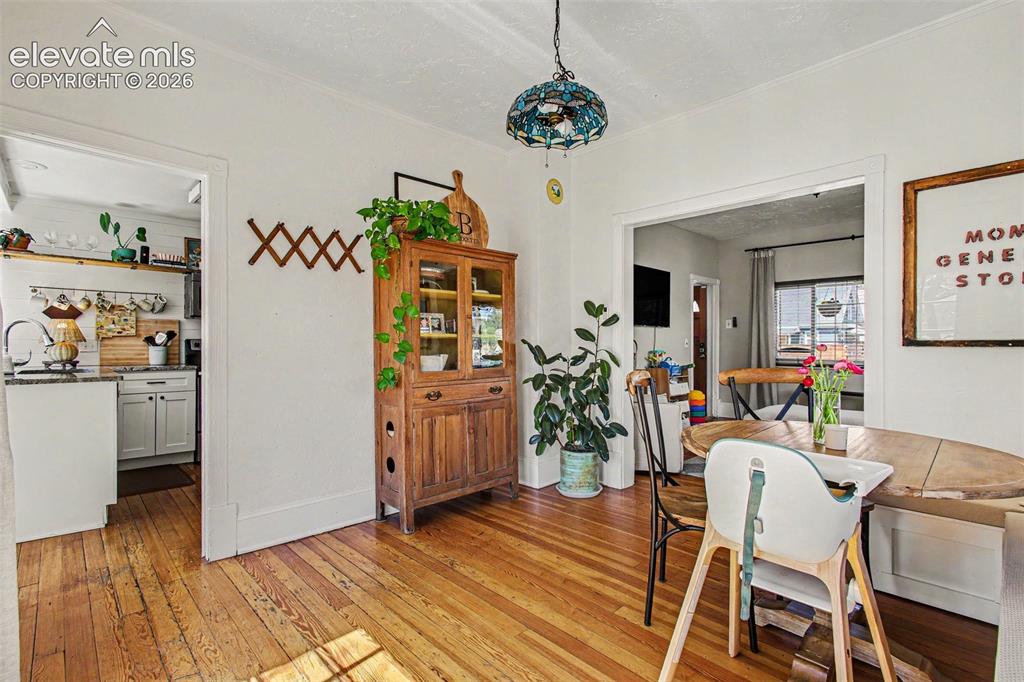 Image 9 of 21: Dining Area