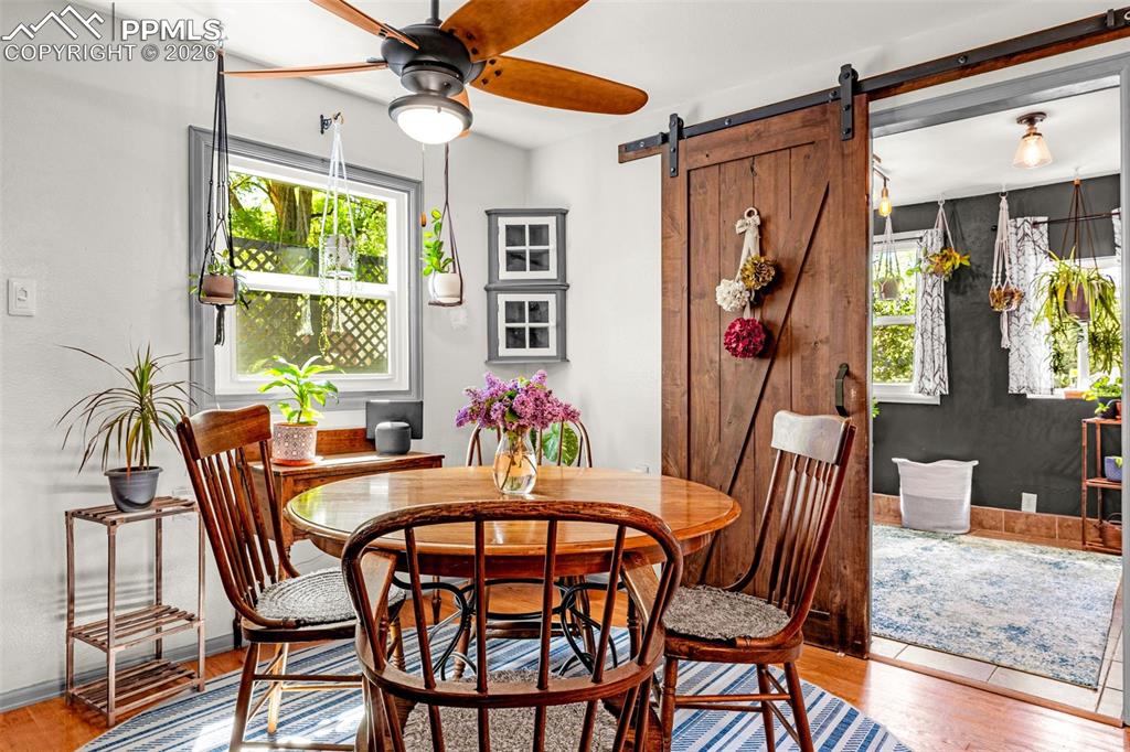 Image 21 of 41: Eat in breakfast nook