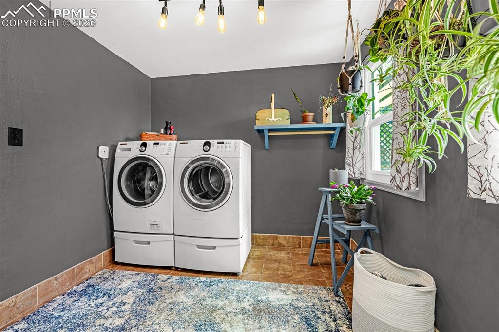 Image 25 of 41: Laundry