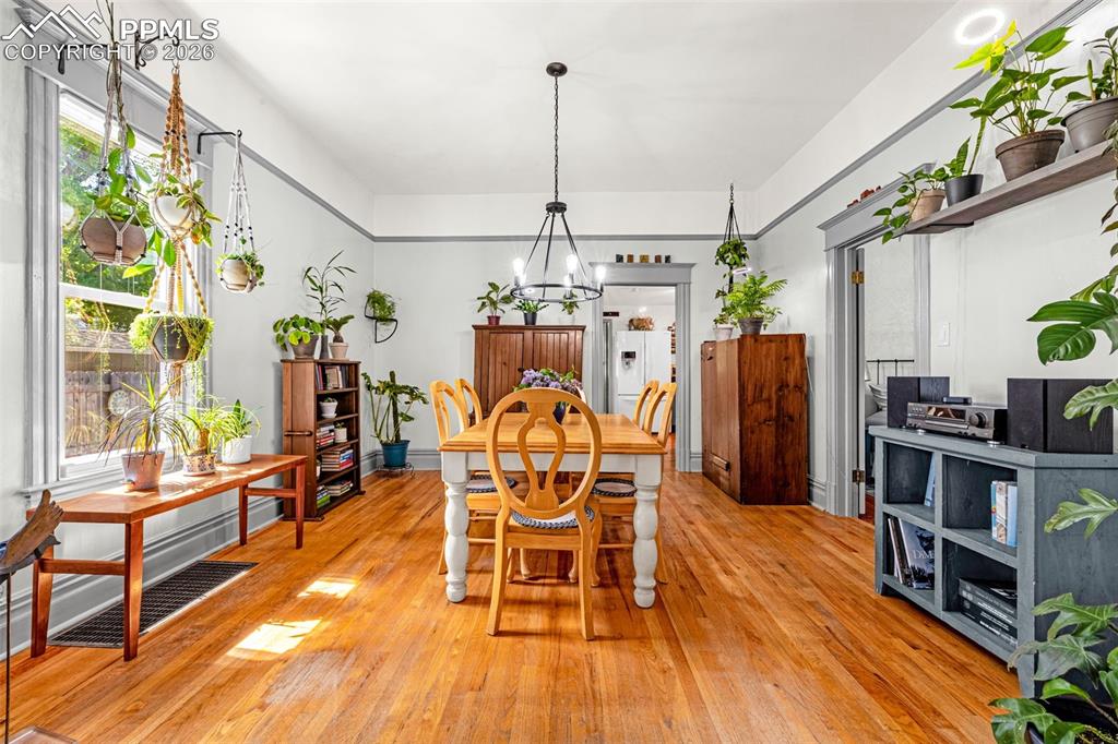 Image 6 of 41: Dining Area