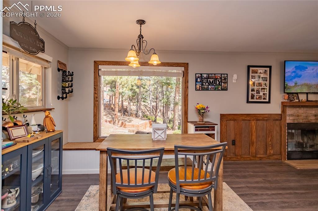 Image 18 of 41: Dining Area