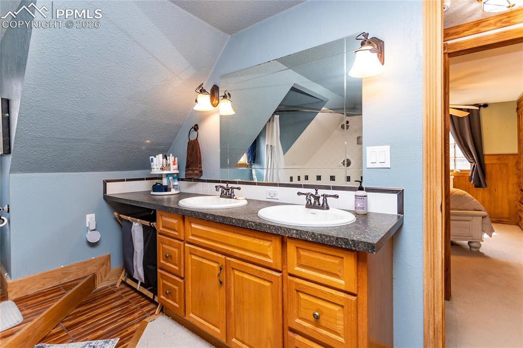 Image 30 of 41: Master Bathroom