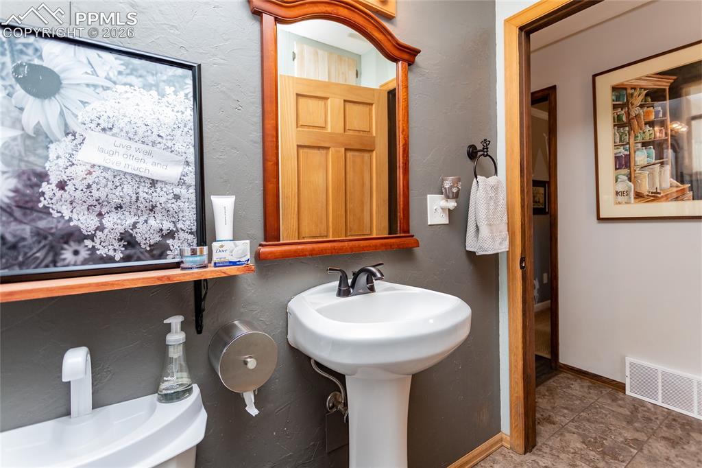 Image 34 of 41: Main Level Full Bath