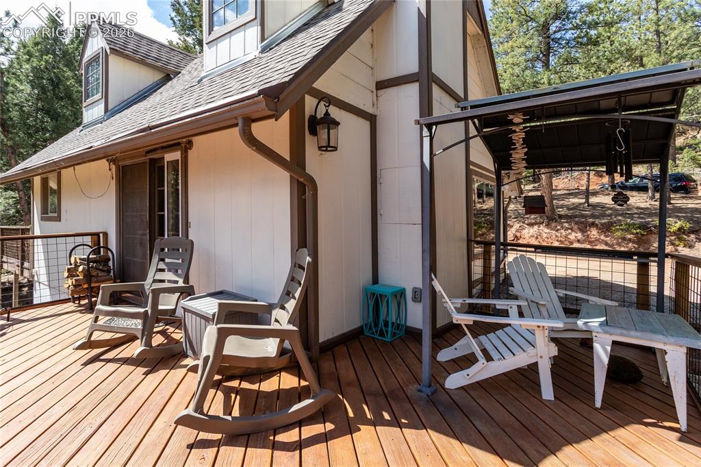 Image 9 of 41: Deck