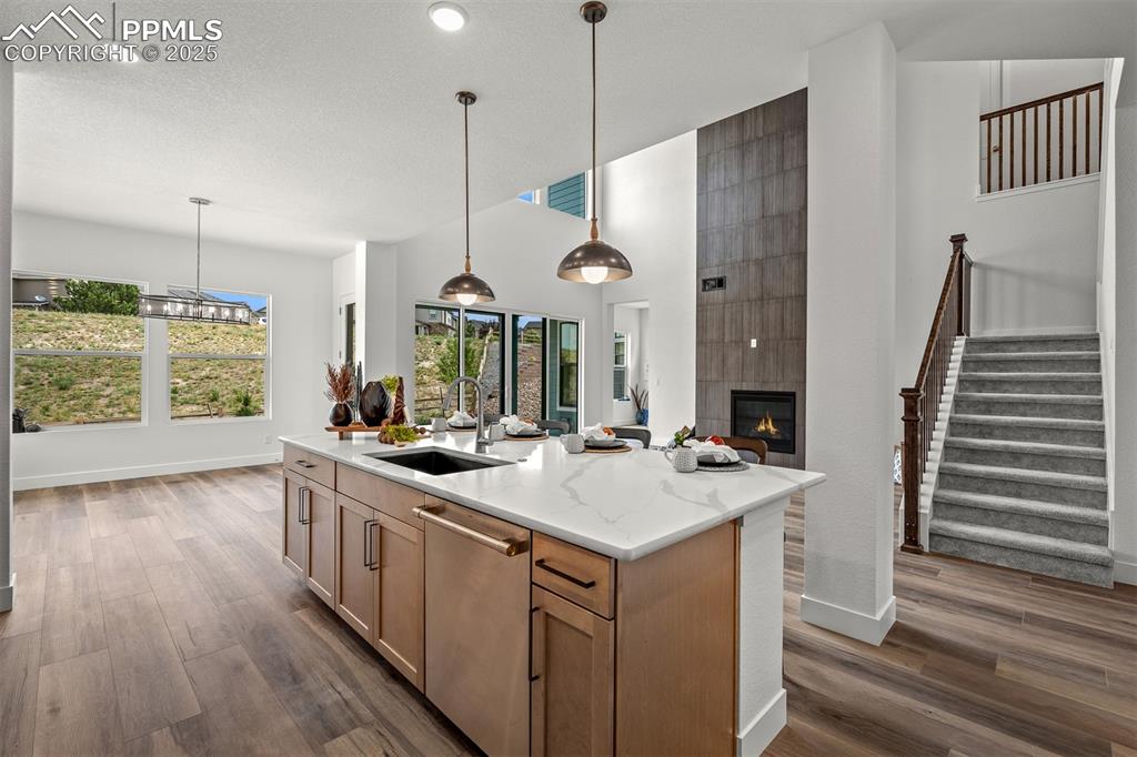 Image 19 of 39: Kitchen