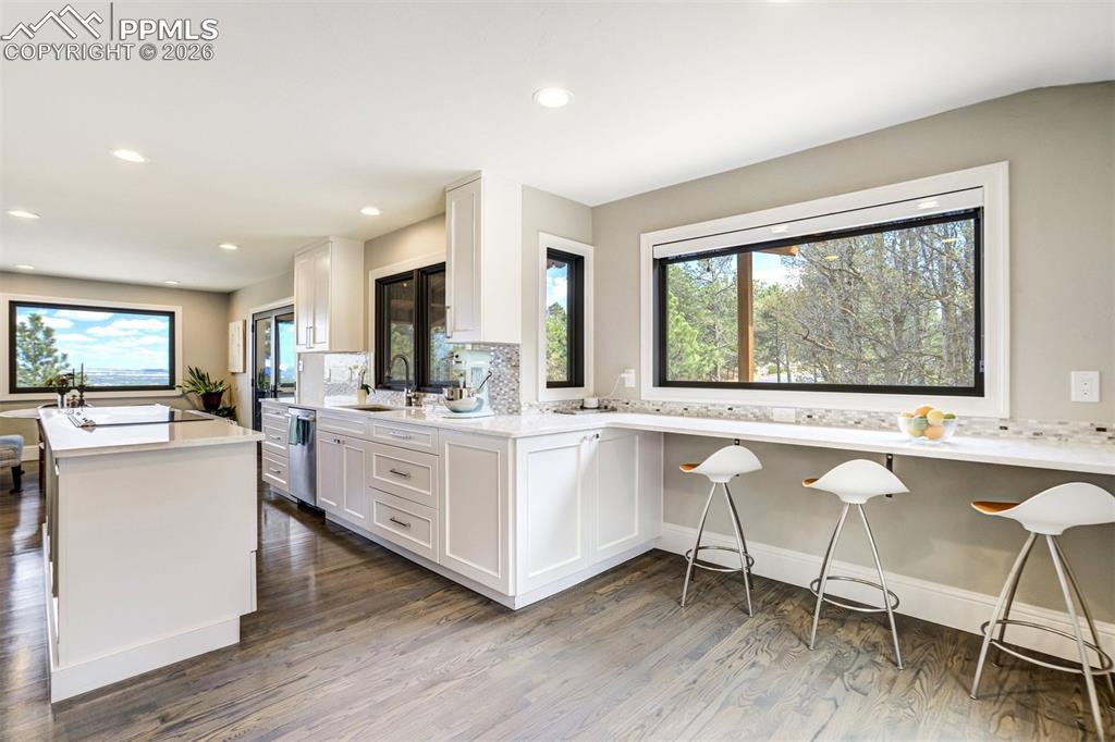 Image 16 of 50: Kitchen