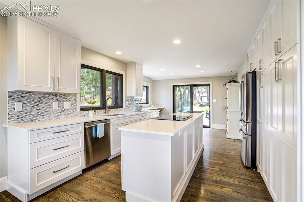 Image 8 of 50: Kitchen