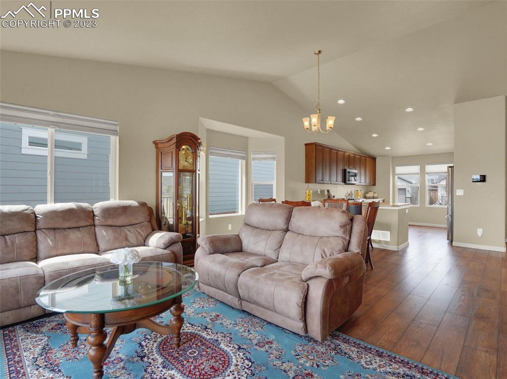 Listing 8518019, Image 14 of 49