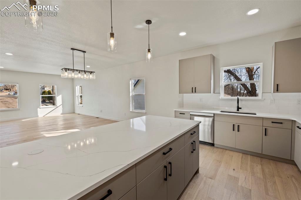 Image 3 of 34: Kitchen