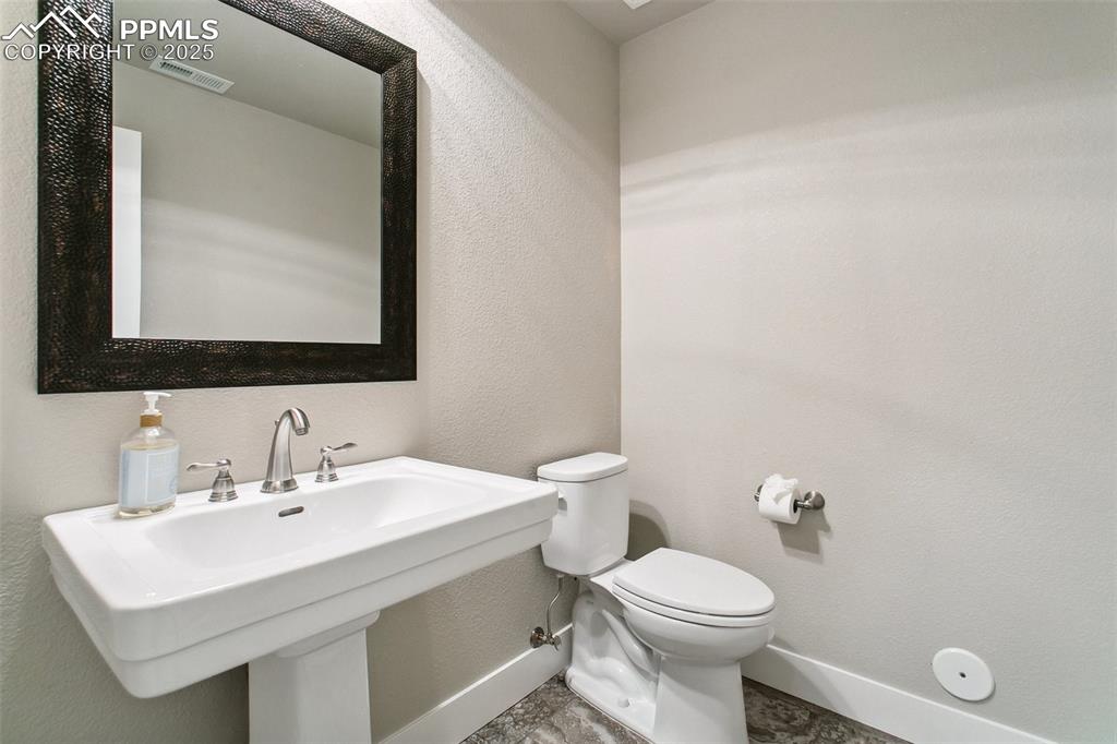 Image 32 of 38: Bathroom