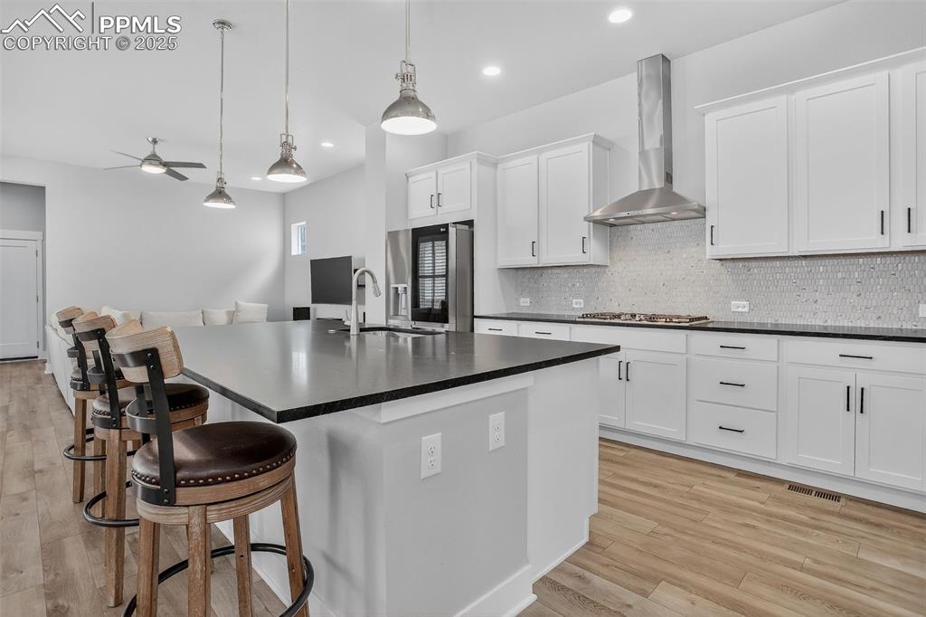 Image 12 of 50: Beautiful matching vent hood and gas range. 