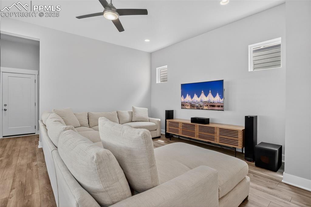 Image 8 of 50: Living Room