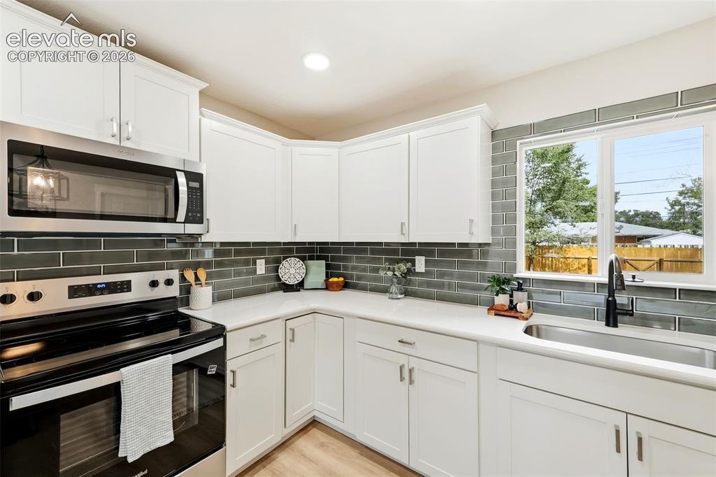 Image 13 of 34: Kitchen