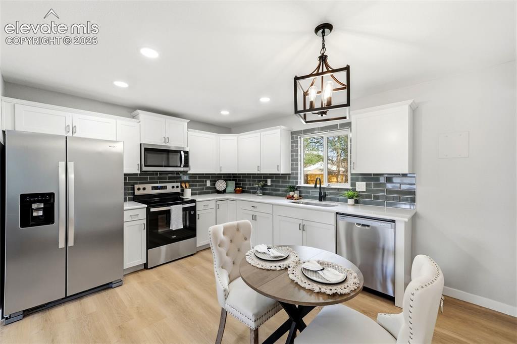 Image 9 of 34: Kitchen