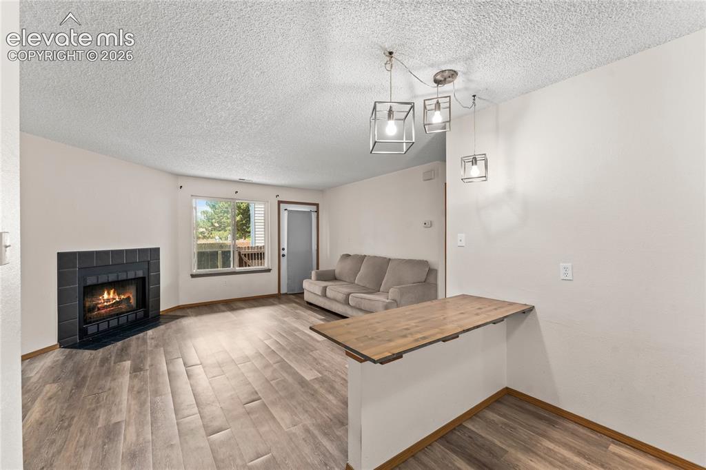 Image 10 of 19: Living Room