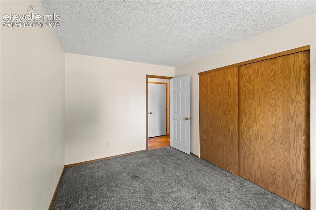 Image 17 of 19: Bedroom