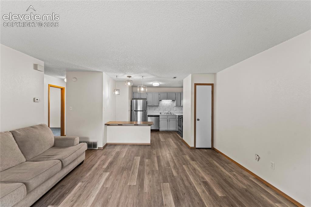 Image 4 of 19: Living Room