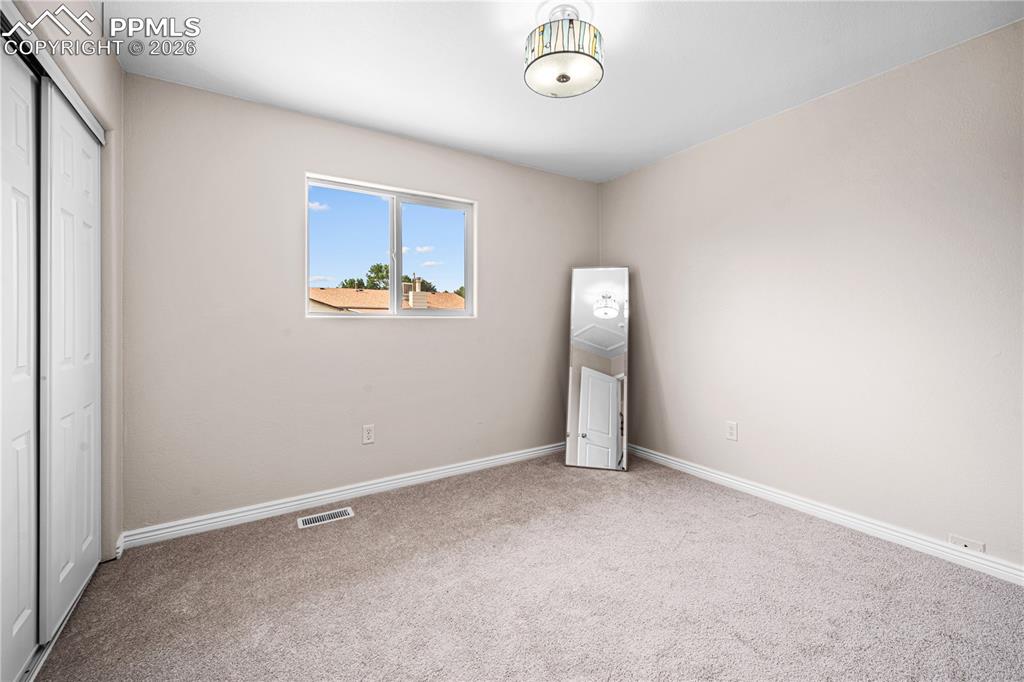 Image 14 of 31: Bedroom