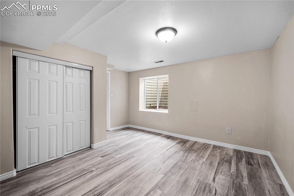 Image 19 of 31: Bedroom