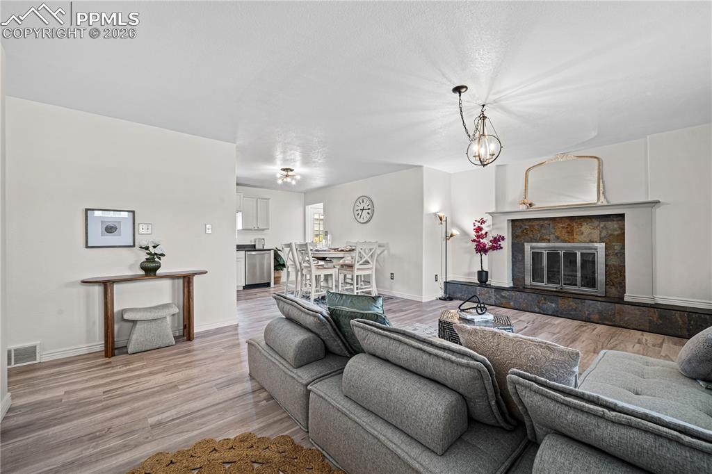 Image 7 of 31: Living Room