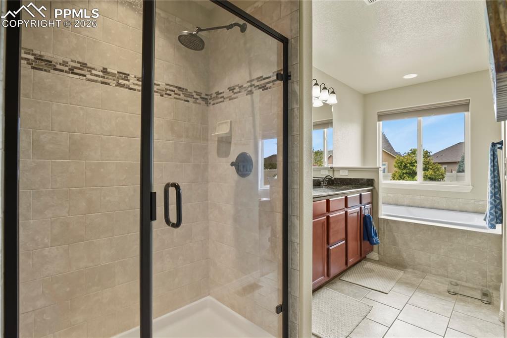 Image 17 of 32: Bathroom