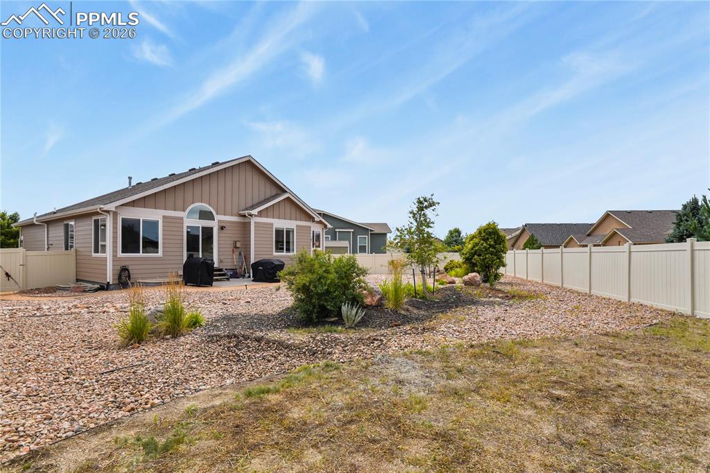 Image 19 of 32: Back of Structure