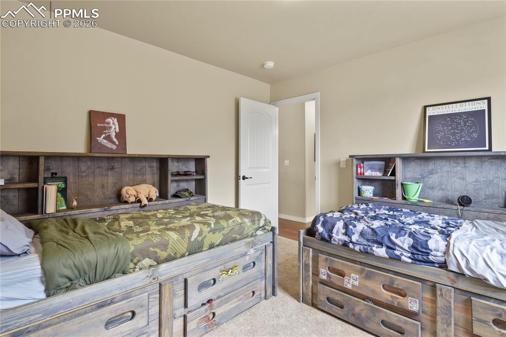 Image 28 of 32: Bedroom