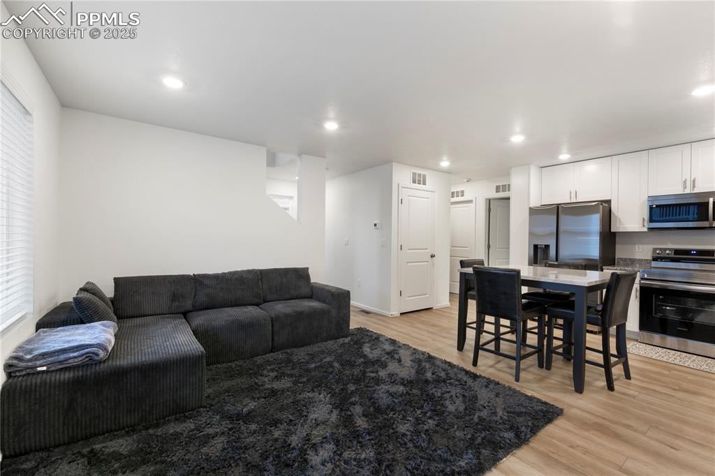 Image 10 of 20: Living Room